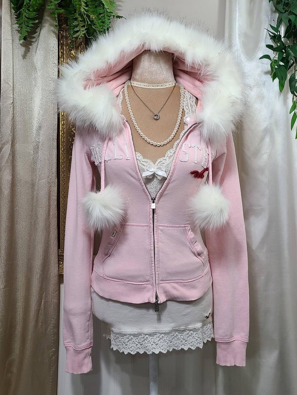 ♡ Y2K ♡ Hollister Baby Pink & White Faux Fur Hood Trim Hoodie Pom Poms Jacket